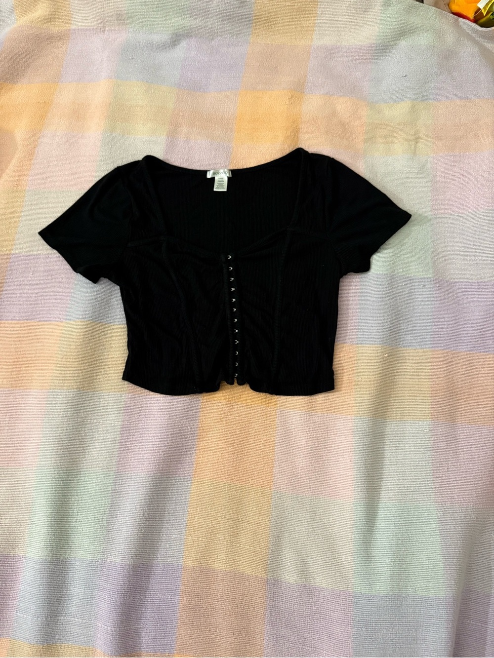 Black clasp front crop top - large - Picture 2 of 4